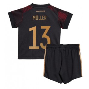 Maillot de foot Allemagne Thomas Muller #13 Extérieur enfant Monde 2022 Manches Courte (+ pantalon court)